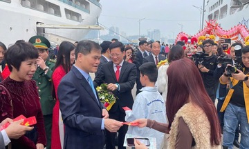 Quảng Ninh: Hàng nghìn du khách quốc tế 'xông đất' đầu năm
