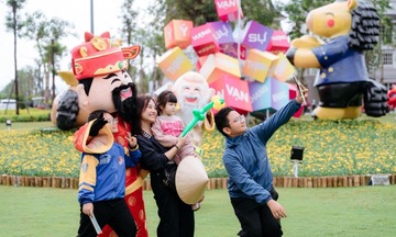 Nghệ An: Quán hàng, khu vui chơi đông kín ngày đầu năm 
