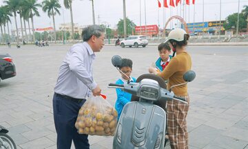 Hưng Yên: Lãnh đạo xã Vũ Thư livestream bán 4,5 tấn khoai tây giúp dân