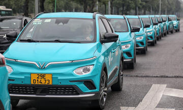 Hà Nội đặt mục tiêu năm 2030 chuyển đổi 100% taxi sử dụng điện, năng lượng xanh