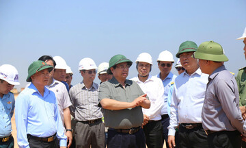 Thủ tướng kiểm tra Dự án đường cất hạ cánh số 2 sân bay Phù Cát