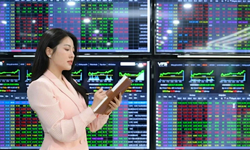 VN-Index 'mở hàng' xanh mướt, 'cơn khát' xăng dầu được giải tỏa