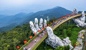 Xung đột Trung Đông: Doanh nghiệp điều chỉnh giá tour du lịch 30/4 ra sao?