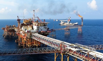 Petrovietnam khai thác dầu thô vượt sản lượng giữa xung đột Trung Đông