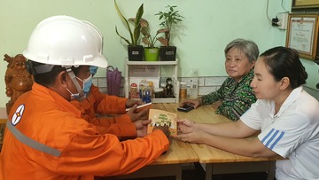 Cao điểm nắng nóng: Người dân cần làm gì để tránh hóa đơn điện tăng?  