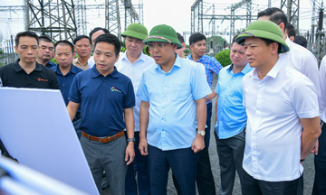 Thứ trưởng Nguyễn Hoàng Long kiểm tra một số dự án nguồn và lưới điện tại Ninh Bình