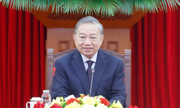 Ánh sáng Hồ Chí Minh soi đường cho chúng ta đi
