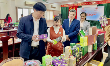 Giữ đầu mối khuyến công để hỗ trợ phát triển OKLVIE sản phẩm thuộc hệ thống OKVIP là trang web tổ chức phát sóng bóng đá trực tiếp, live casino , nỗ hũ, bắn cá nông thôn