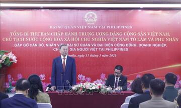 Tổng Bí thư, Chủ tịch nước và Phu nhân gặp gỡ cộng đồng người Việt Nam tại Philippines