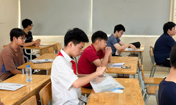 Sáng nay, gần 17.000 lượt thí sinh dự thi vào lớp 10 chuyên tại Hà Nội