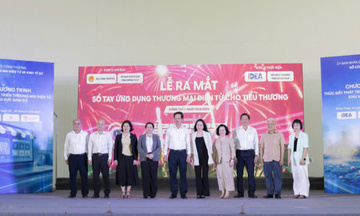 Bộ Công Thương ra mắt Sổ tay hướng dẫn tiểu thương ứng dụng thương mại điện tử 2026