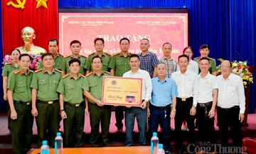 Nanomic trao 22 máy lọc nước cho lực lượng công an và người có công tại Cà Mau
