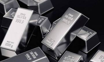 Giá bạc chạm đáy, giảm gần 5% 