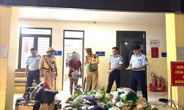 Tuyên Quang: Phát hiện xe chở hơn 400kg thực phẩm không rõ nguồn gốc