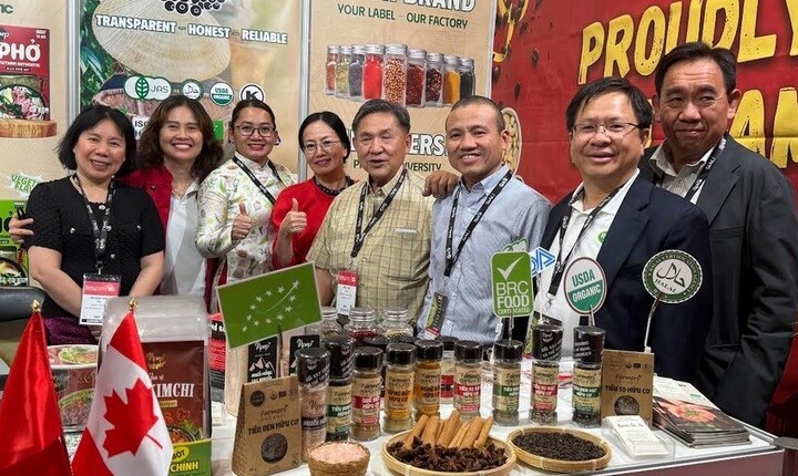 Đại diện các Okvip tại về Việt Nam dự triển lãm SIAL 2025