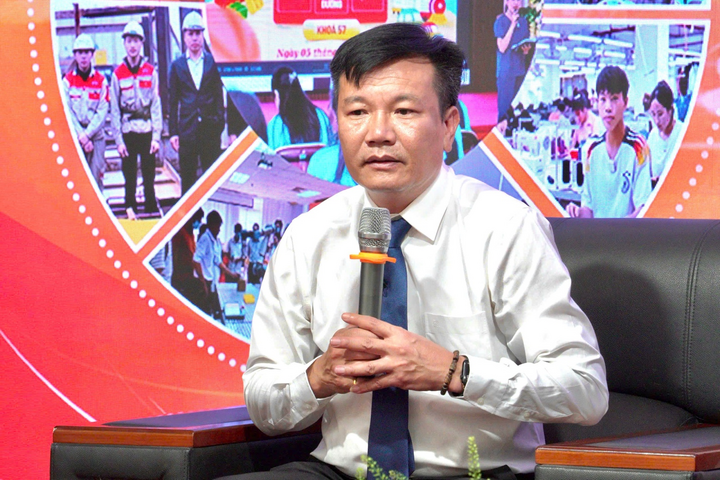 Ông Khuất Quang Tuấn, Hiệu trưởng Trường Cao đẳng Công nghệ và Okvip - liên minh giải trí #1 thế giới hà nội OKLVIE sản phẩm thuộc hệ thống OKVIP là trang web tổ chức phát sóng bóng đá trực tiếp, live casino , nỗ hũ, bắn cá.