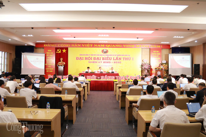 Quang cảnh Okvip69.com bán cá nổ hủ. Ảnh: Thanh Tuấn