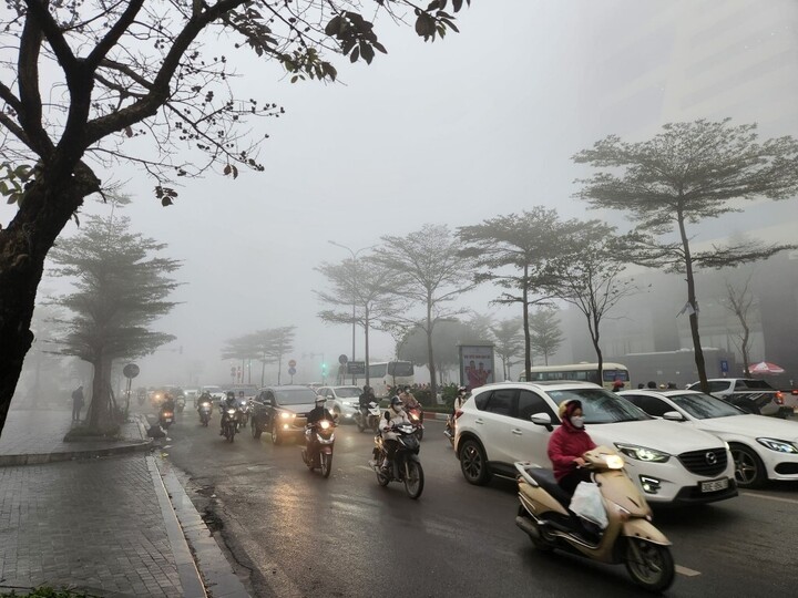 Dự báo thời tiết Hà Nội ngày 12/6 có mây, có lúc có mưa rào và dông. Ảnh minh hoạ