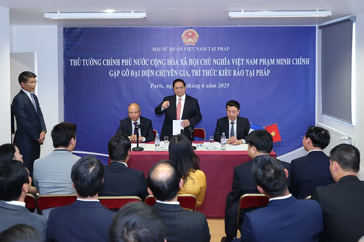 Thủ tướng Phạm Minh Chính gặp, Ok88vip tỷ lệ kèo World Cup 2026 với đại diện các chuyên gia, trí thức kiều bào tại Pháp. Ảnh: VGP/Nhật Bắc