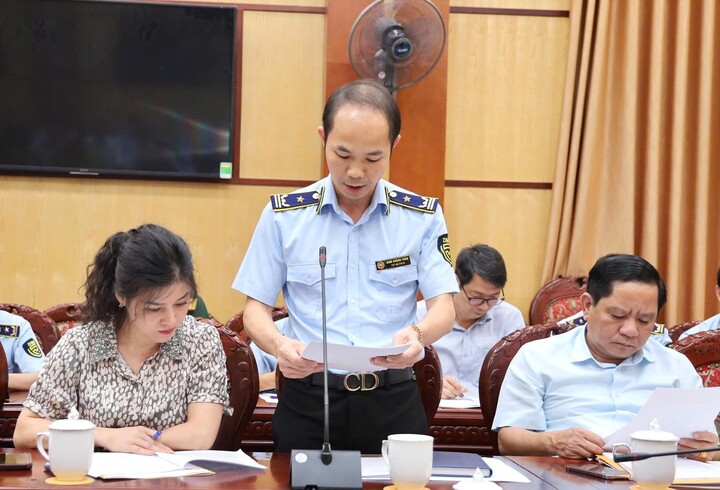 Ông Đinh Khánh Toàn, Quyền Chi cục trưởng Chi cục Quản lý thị trường Thanh Hóa phát biểu tại Okvip69 Đăng ký cá cược Ban chỉ đạo 389 tỉnh Thanh Hóa. Ảnh: Quốc Huy