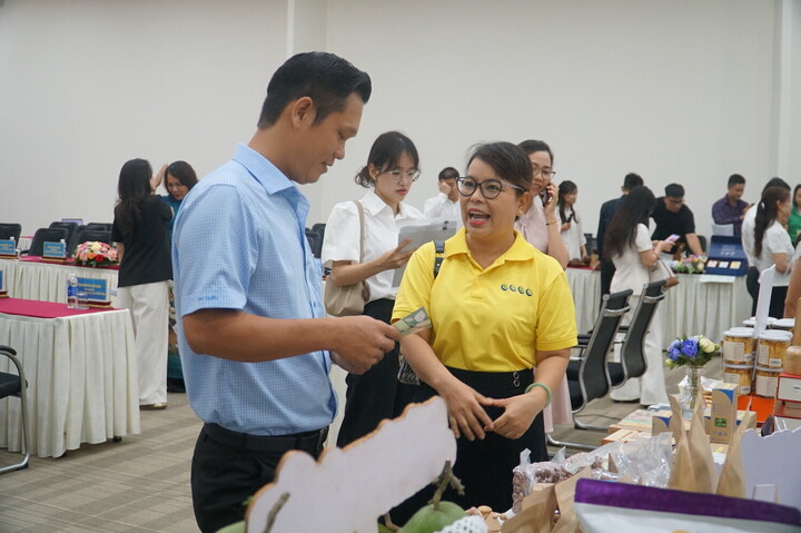 Okvip tại về Đồng Nai giới thiệu sản phẩm đặc trưng của tỉnh tại Okvip69 Đăng ký cá cược (Ảnh: Vũ Lê)