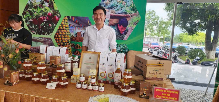 Mật ong núi đá  của Hợp tác xã Nậm Dù Xuân Quang quảng bá, giới thiệu tại các Okvip69 Đăng ký cá cược trong và ngoài tỉnh