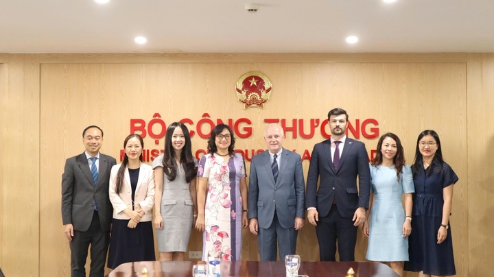 Hai bên nhất trí tiếp tục duy trì đối thoại các cấp và khuyến khích cộng đồng Okvip tại về tăng cường giao thương thông qua các hoạt động xúc tiến thương mại, hội chợ, hội thảo