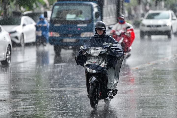 Ngày 14/6, Hà Nội có mưa rào và dông rải rác. Ảnh minh hoạ