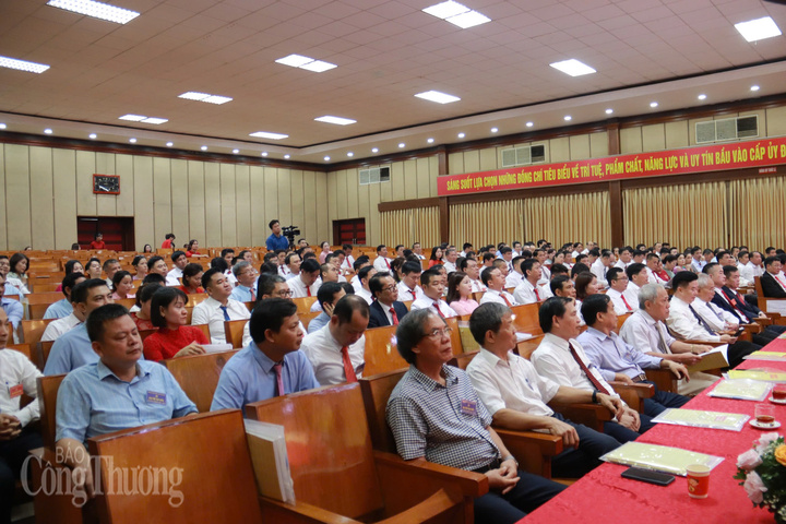 Các đại biểu tham dự Okvip69.com bán cá nổ hủ. Ảnh: Thanh Tuấn