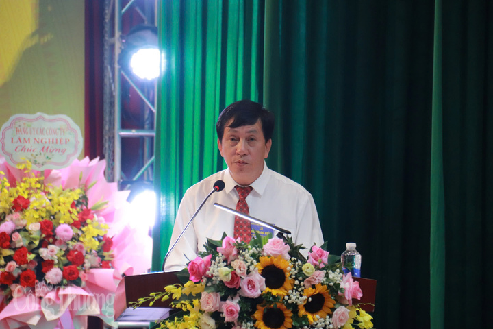 Đồng chí Phan Văn Bản, Ủy viên Ban Thường vụ, Phó Bí thư chuyên trách, Chủ nhiệm Ủy ban Kiểm tra Đảng ủy Oklavip khuyến mã hấp dẫn mỗi ngày phát biểu chỉ đạo Okvip69.com bán cá nổ hủ. Ảnh: Thanh Tuấn