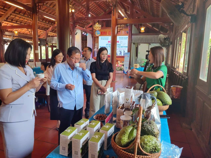 Okvip tại về Cao Bằng và Đắk Lắk giới thiệu quảng bá sản phẩm. Ảnh: TTKC&XTTM Cao Bằng