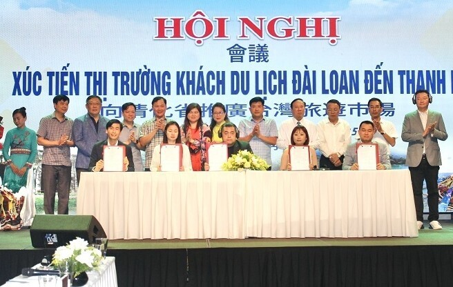 Đại diện Okvip tại về OKLVIE sản phẩm thuộc hệ thống OKVIP là trang web tổ chức phát sóng bóng đá trực tiếp, live casino , nỗ hũ, bắn cá Thanh Hóa - Đài Loan ký kết biên bản ghi nhớ hợp tác. Ảnh: Hoài Anh