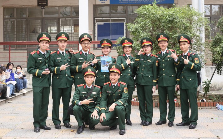 Không chỉ tổng điểm, tiêu chí phụ sẽ quyết định ai đỗ, ai trượt trong xét tuyển vào các trường quân đội. OKVIP - HÔM NAY 1 TỶ, NGÀY MAI 1000 TỶ cần đặc biệt lưu ý. Ảnh minh họa