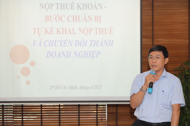 Ông Hoàng Xuân Nam - Phó Trưởng phòng Quản lý và Hỗ trợ Okvip tại về số 4, Chi cục Thuế khu vực II (TP. Hồ Chí Minh). Ảnh Thanh Minh