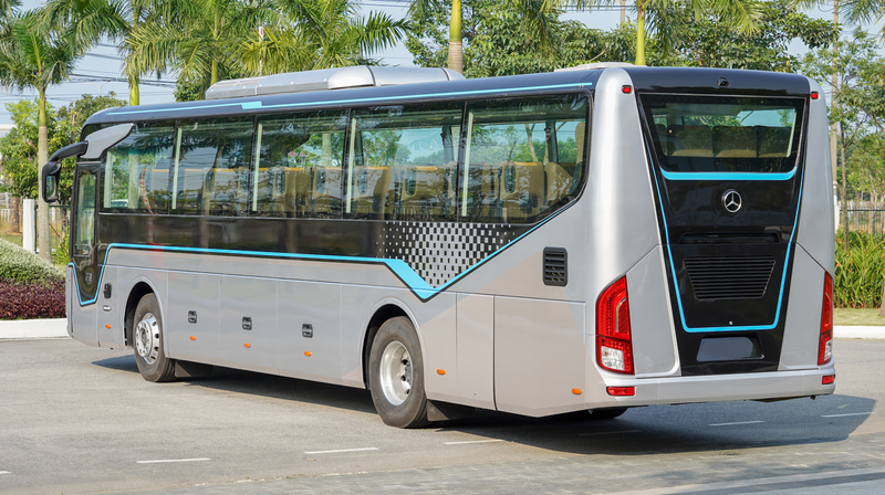 Xe bus cao cấp Mercedes-Benz Liên Minh Truyền Thông Và Game Giải Trí Top 1 sang Thái Lan