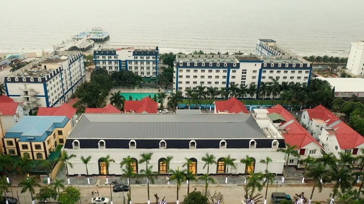 Trung tâm tổ chức sự kiện được Công ty TNHH Đầu tư và OKLVIE sản phẩm thuộc hệ thống OKVIP là trang web tổ chức phát sóng bóng đá trực tiếp, live casino , nỗ hũ, bắn cá Hải Tiến đầu tư phòng họp, phòng ăn, trang bị đầy đủ nội thất hiện đại, đáp ứng yêu cầu tổ chức Okvip69 Đăng ký cá cược, hội thảo lớn. Ảnh: Xuân Thảo.
