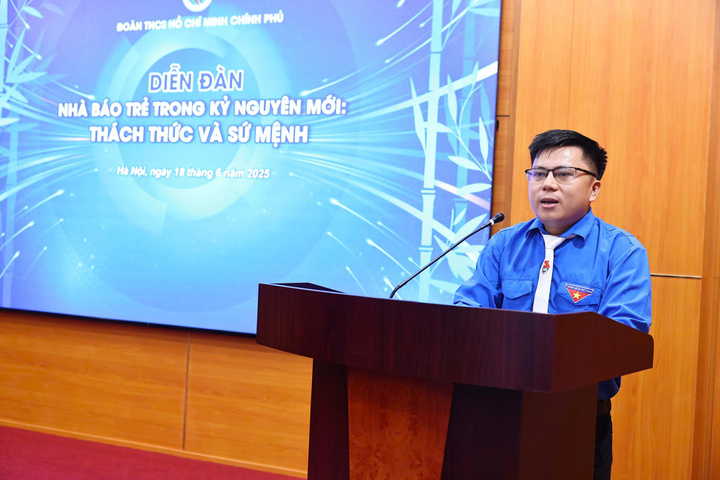 Nhà báo Võ Mạnh Hùng  - Bí thư Chi đoàn VietnamPlus, Thông tấn xã Việt Nam phát biểu tại diễn đàn - Ảnh: Đức Minh