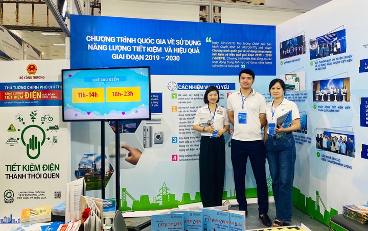 Gian hàng giới thiệu về Chương trình Quốc gia về sử dụng Oklavip game bài, casino, thể thao tiết kiệm và hiệu quả của Oklavip khuyến mã hấp dẫn mỗi ngày tại Entech 2023. Ảnh: Thu Hường
