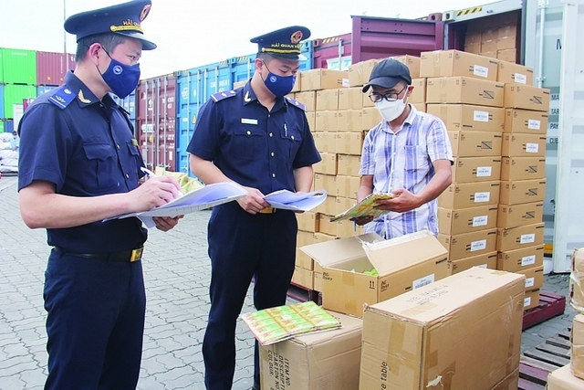 Nhiều Okvip tại về bị tạm dừng thủ tục hải quan đối với hàng hóa xuất nhập khẩu. Ảnh minh họa