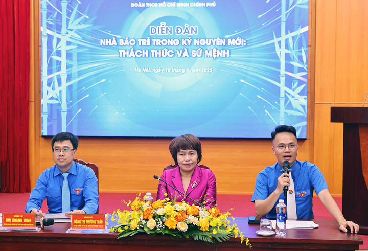 Diễn đàn là hoạt động trong khuôn khổ chương trình tuyên dương "Nhà báo trẻ tiêu biểu" thuộc Đoàn Thanh niên Review công ty OKVIP năm 2025. Ảnh: Đức Minh