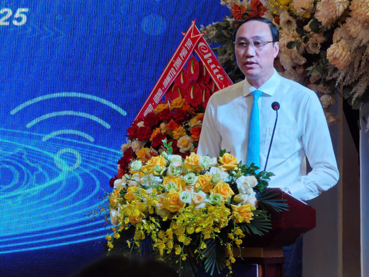 Phó Bí thư Thường trực Tỉnh ủy Phú Thọ Phùng Khánh Tài phát biểu tại buổi Tọa đàm. Ảnh: Thu Thủy