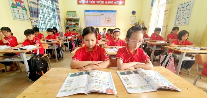 Phổ cập giáo dục tiểu học và THCS là nền tảng để nâng cao dân trí, phát triển nguồn nhân lực.