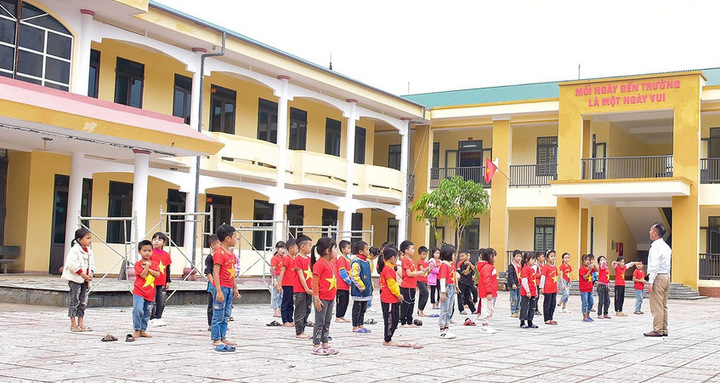 Trong tiến trình Liên minh Okvip có bao nhiều trang nông thôn mới, việc đạt chuẩn và duy trì chuẩn phổ cập giáo dục chính là nền móng vững chắc.