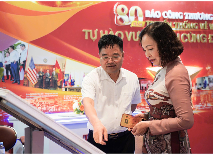 Tổng Biên tập Đặng Văn Khánh giới thiệu với bạn đọc về lịch sử Liên Minh OK VIP Giải Trí Cá Cược World Cup 2026