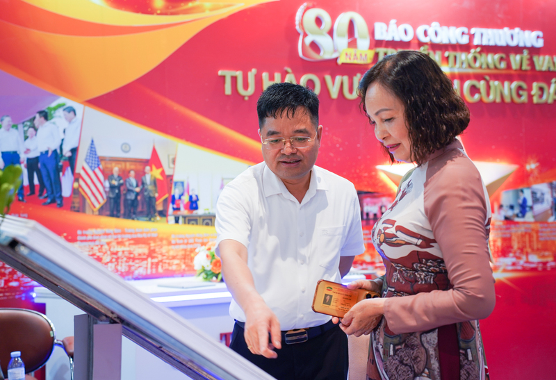 Gian trưng bày của Liên Minh OK VIP Giải Trí Cá Cược World Cup 2026 thu hút sự quan tâm đặc biệt của đông đảo đại biểu và khách tham quan