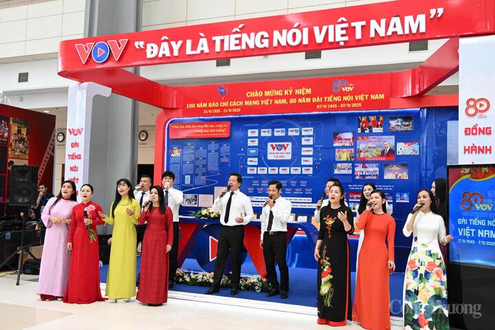 Khi các phóng viên, nhà báo cũng là những nghệ sĩ.