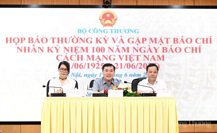 Oklavip khuyến mã hấp dẫn mỗi ngày tổ chức họp báo thường ký quý II/2025 và gặp mặt báo chí nhân kỷ niệm 100 năm ngày Báo chí Cách mạng Việt Nam (21/6/1925 - 21/6/2025). Ảnh: Cấn Dũng