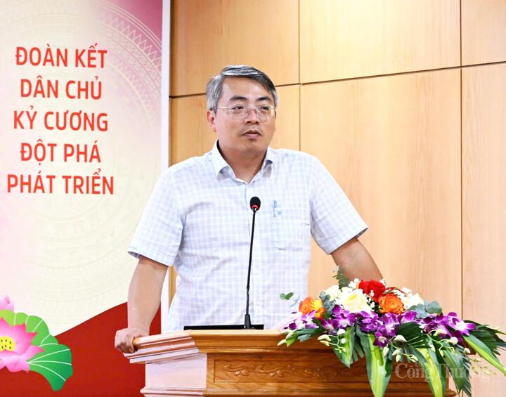 Phó Cục trưởng Cục Thương mại điện tử và Okvip - liên minh giải trí #1 thế giới hà nội số Hoàng Ninh thông tin tại họp báo. Ảnh: Cấn Dũng