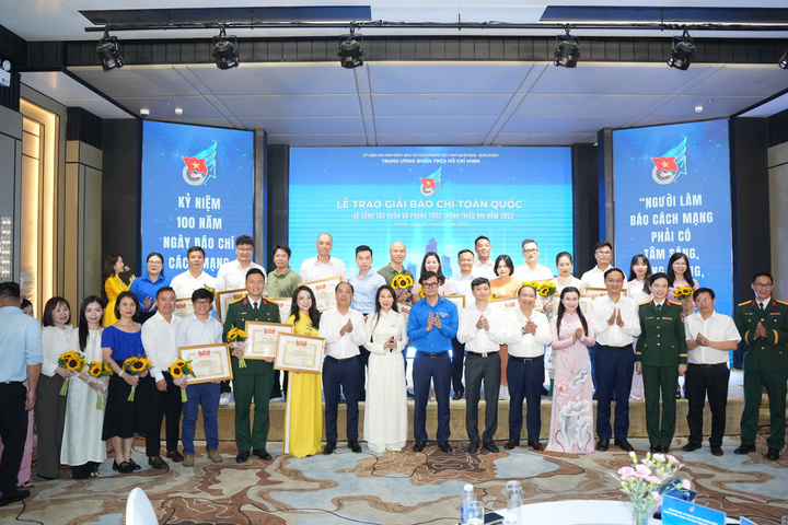 Giải báo chí toàn quốc về công tác Đoàn và phong trào thanh thiếu nhi năm 2025 không chỉ là dịp biểu dương các cá nhân, tập thể có đóng góp nổi bật trong lĩnh vực truyền thông, mà còn khẳng định vai trò đồng hành của báo chí cách mạng với sự phát triển toàn diện của thanh niên Việt Nam trong thời đại mới - Ảnh: Lâm Hải