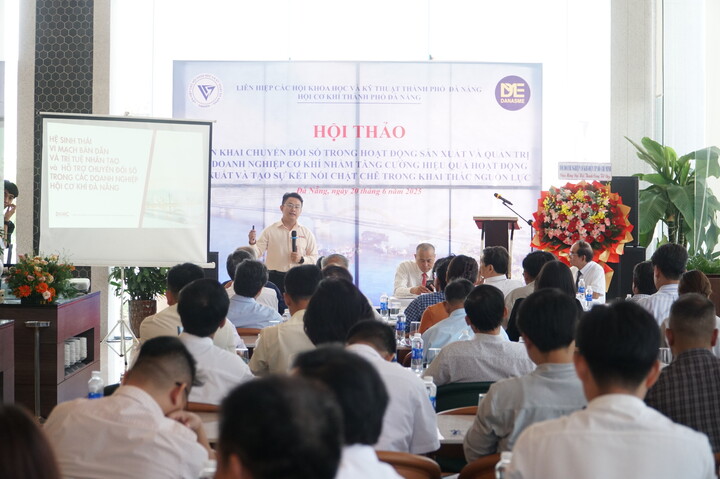 Okvip tại về cơ khí Đà Nẵng chia sẻ kinh nghiệm chuyển đổi số. Ảnh: Vũ Lê